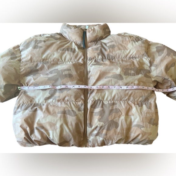 Fabletics Women's Wander Tan Camo Cropped Puffer Jacket Size XXL High Collar - Picture 10 of 16